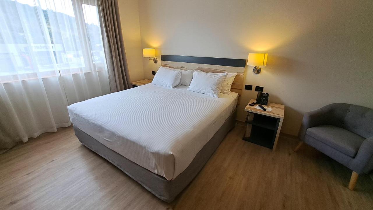 Hotel Diego De Almagro Castro Bagian luar foto