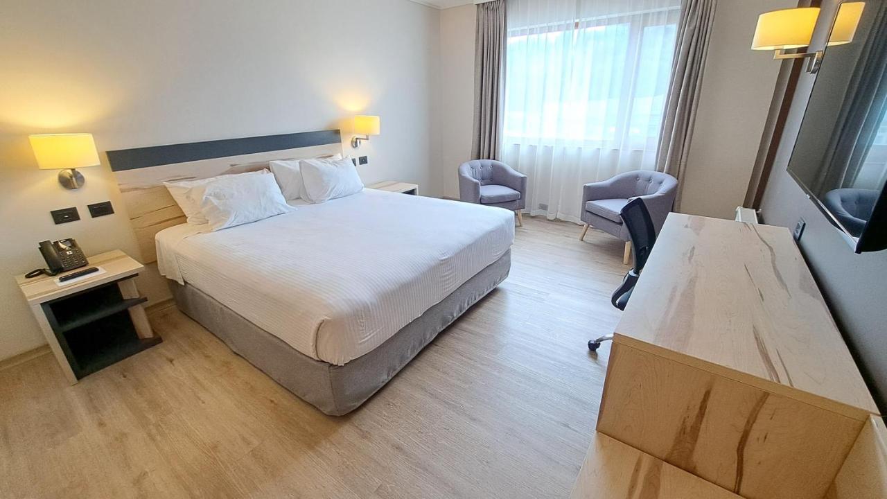 Hotel Diego De Almagro Castro Bagian luar foto